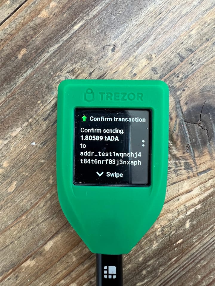Ví lạnh thực tế — thiết bị phần cứng Trezor Model T